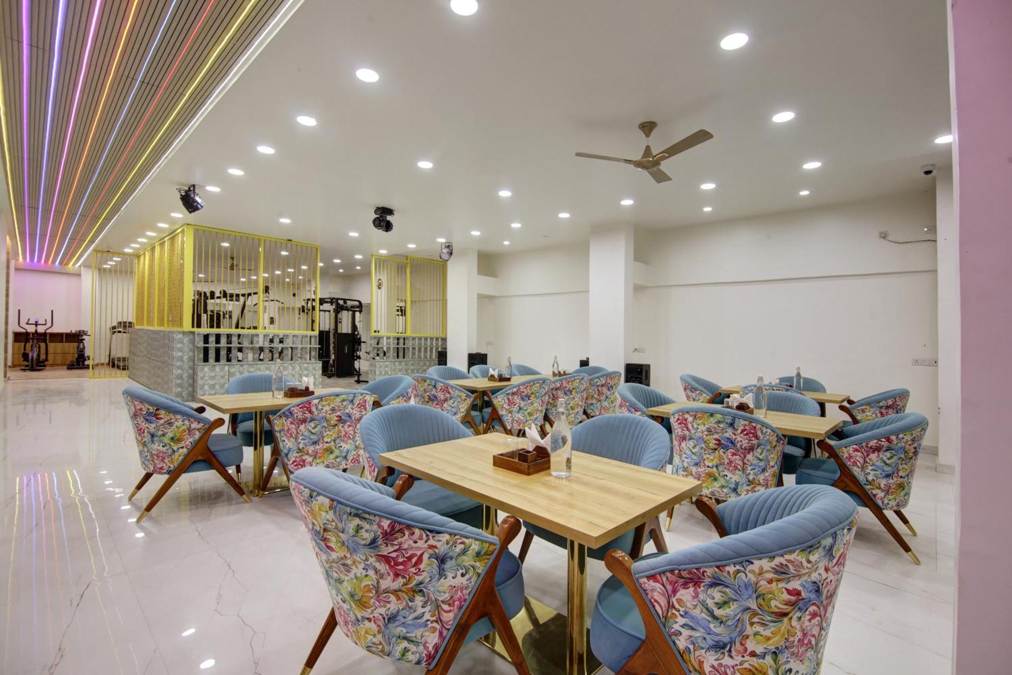 Aparthotel Anandam Club House Gurgaon Esterno foto