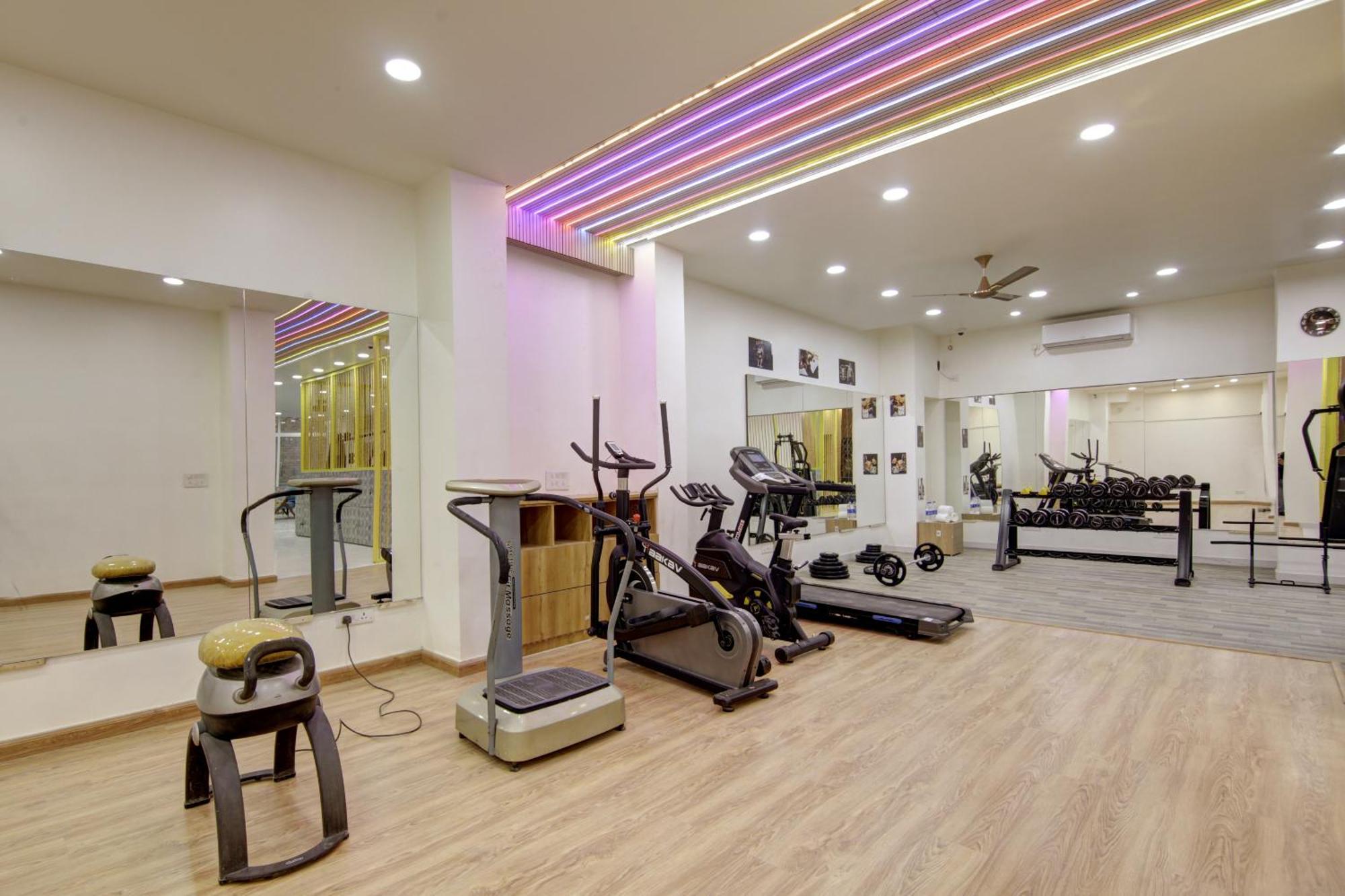 Aparthotel Anandam Club House Gurgaon Esterno foto